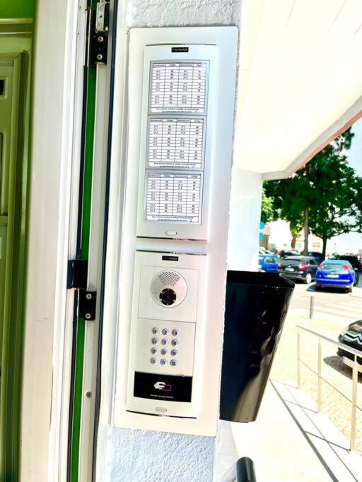 New-Romantic Studio Near The Beach! Paço de Arcos Екстериор снимка
