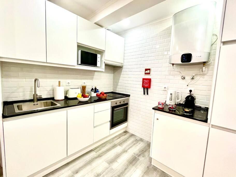 New-Romantic Studio Near The Beach! Paço de Arcos Екстериор снимка