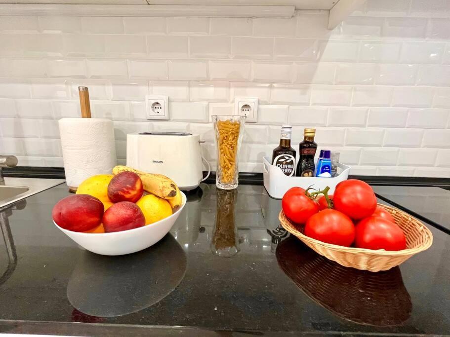 New-Romantic Studio Near The Beach! Paço de Arcos Екстериор снимка