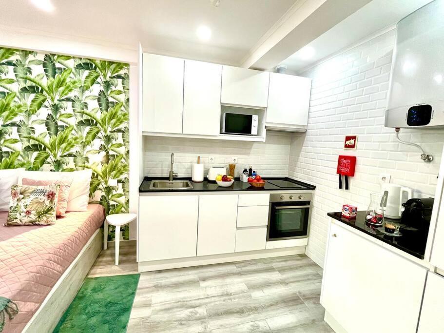 New-Romantic Studio Near The Beach! Paço de Arcos Екстериор снимка
